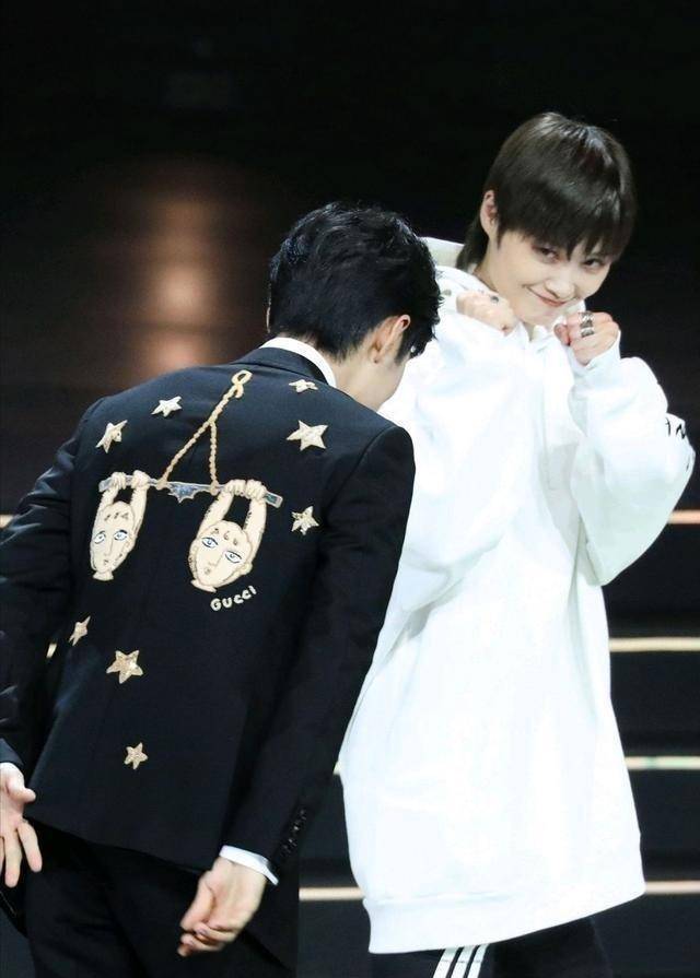 流量密码肖战:成于贵人李宇春,败于粉丝,他的束手无措谁能懂_那英