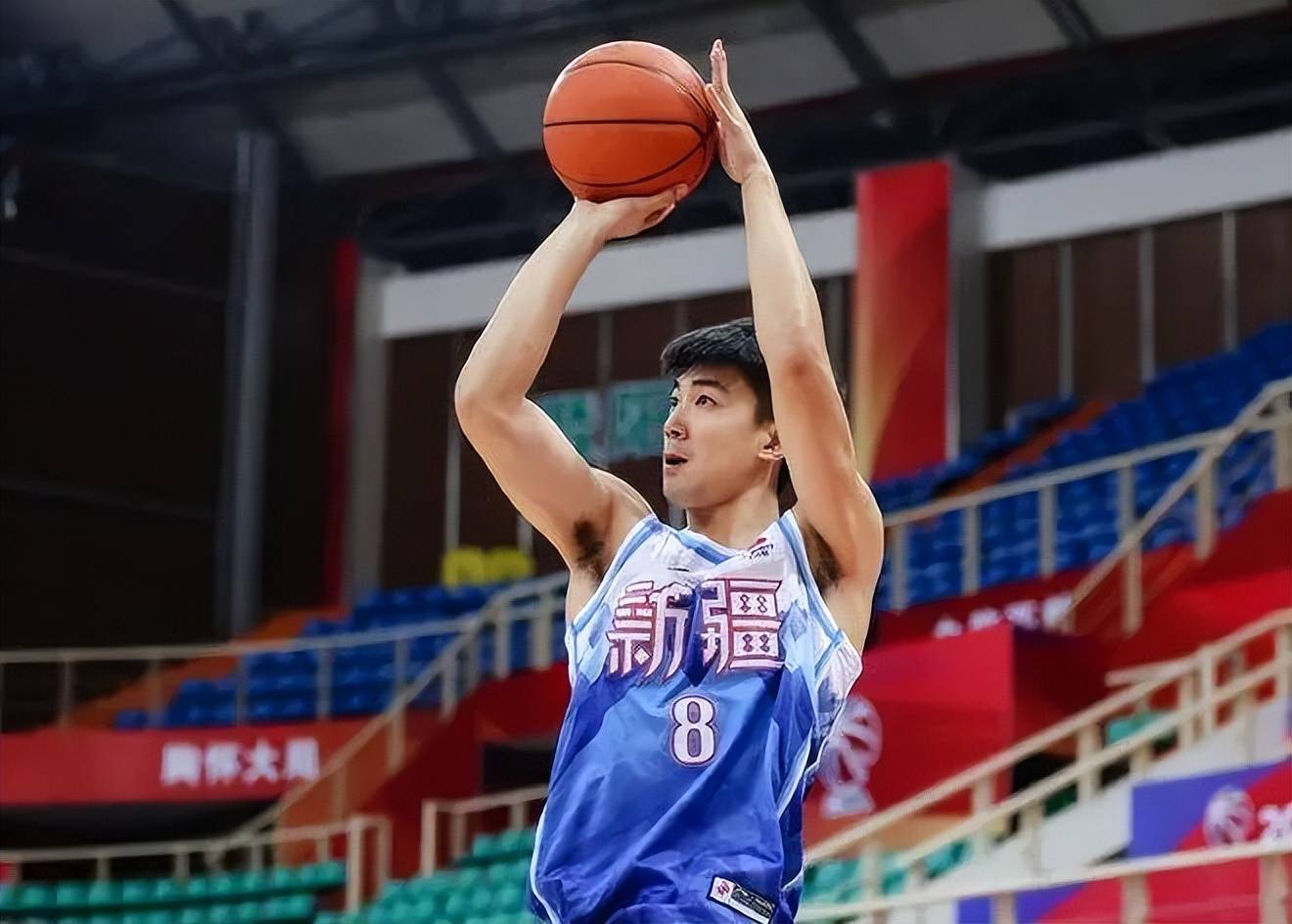 唐才育:阿不都沙拉木身边最可靠的帮手之一,出色的锋线球员_投篮_1