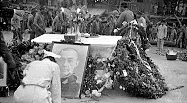 张自忠:2次枪毙自己的救命恩人,49岁以身殉国,妻子绝食7日而死_孙二勇