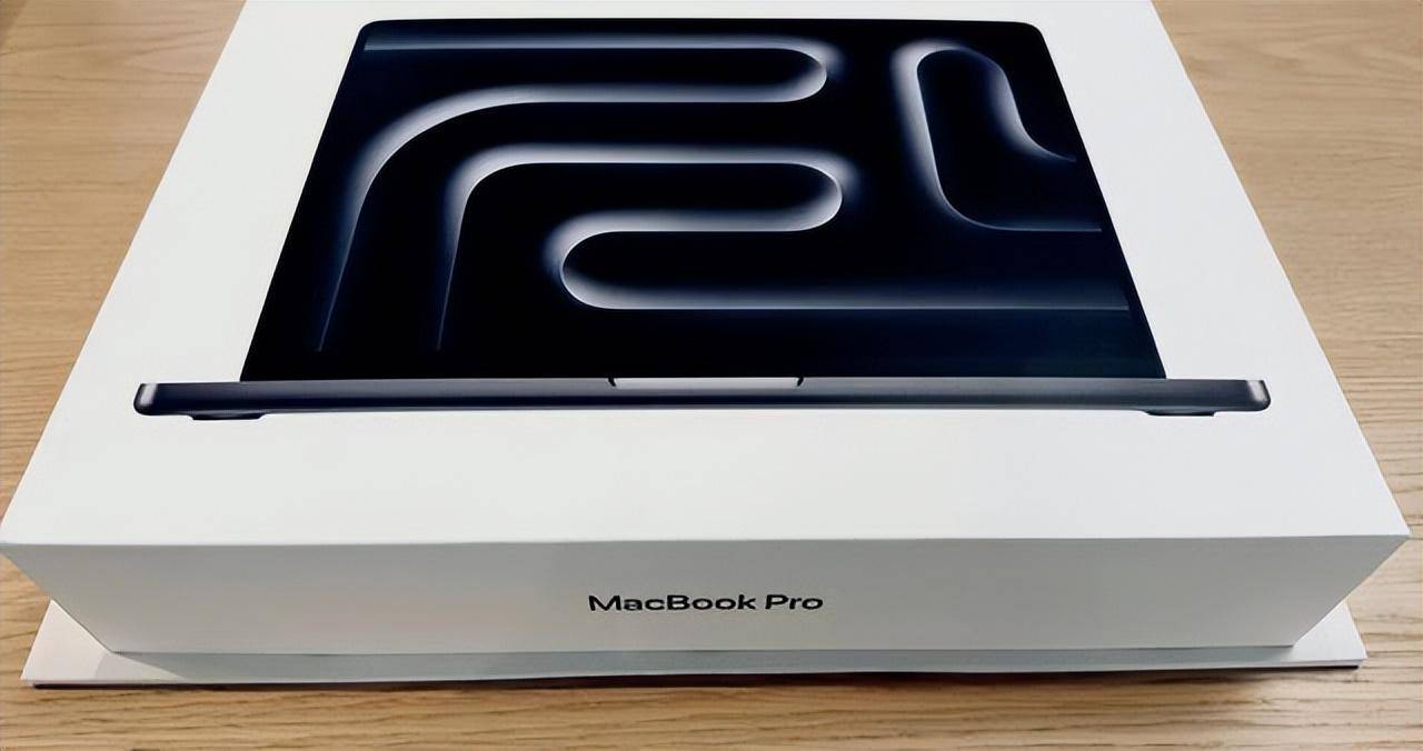 在轻办公模式下,macbook pro14英寸这款笔记本电脑可以持续使用一天而