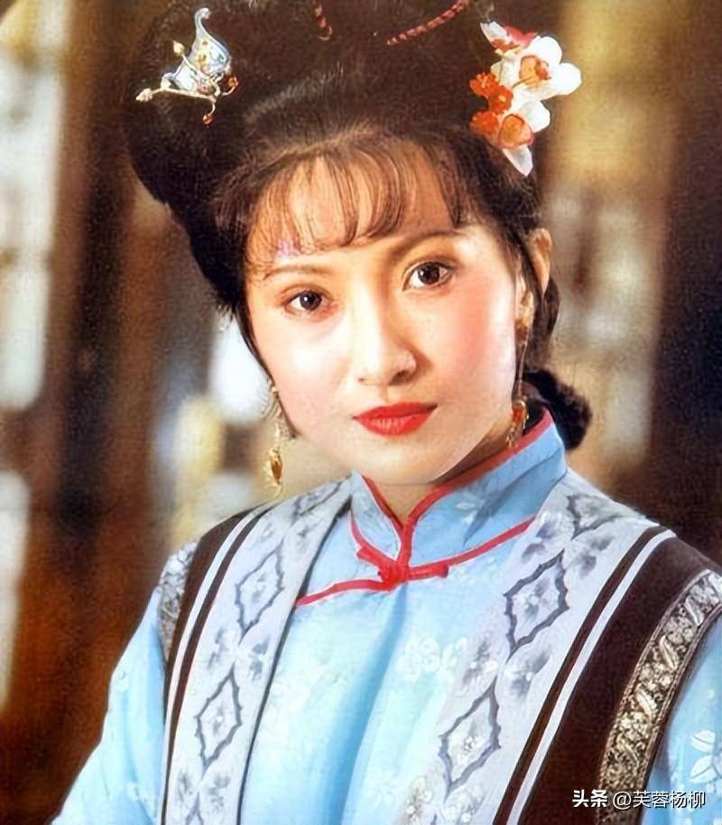 当年,李勇勇和陶慧敏,何赛飞都是浙江小百花越剧团的演员.