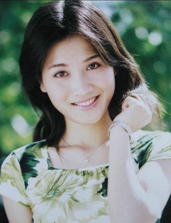 她被称为"丹东之花",离婚后只字不提前夫,与女儿