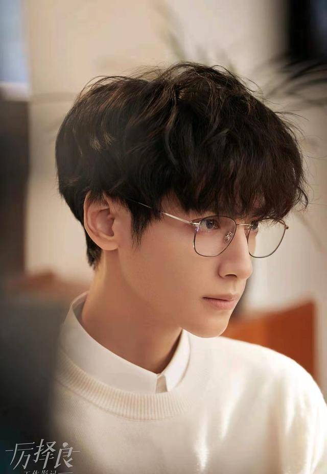 有的人戴上了成"人间绝色",有的成"80岁老大爷"_造型_气质_朱一龙