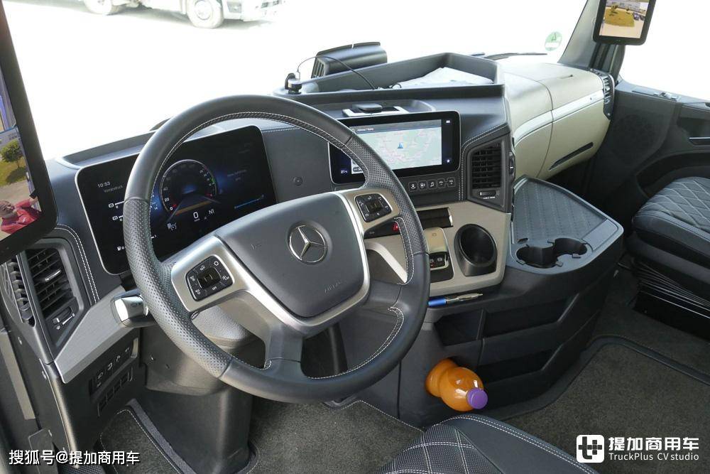 动力再升级,多项贴心配置,国内还见不到的奔驰actros l牵引车实拍