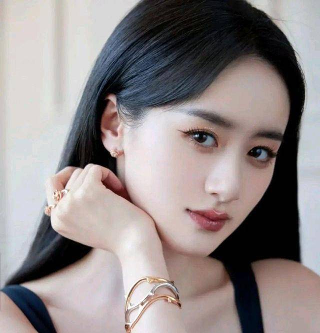 新版四小花旦,赵露思白鹿占据一席之地,袁冰妍是年龄最大的一位