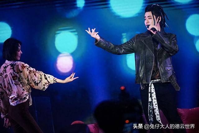 德云社张云雷与伴舞共舞,引粉丝吃醋,柠檬,醋被寄到云雷造型_张芸蕾