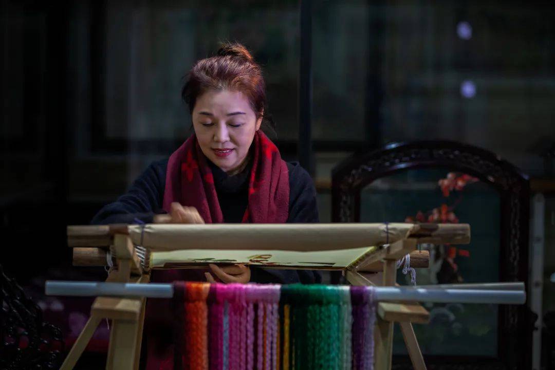 用艺术延续湘绣生命力——中国工艺美术大师李艳_刺绣_yan_创作