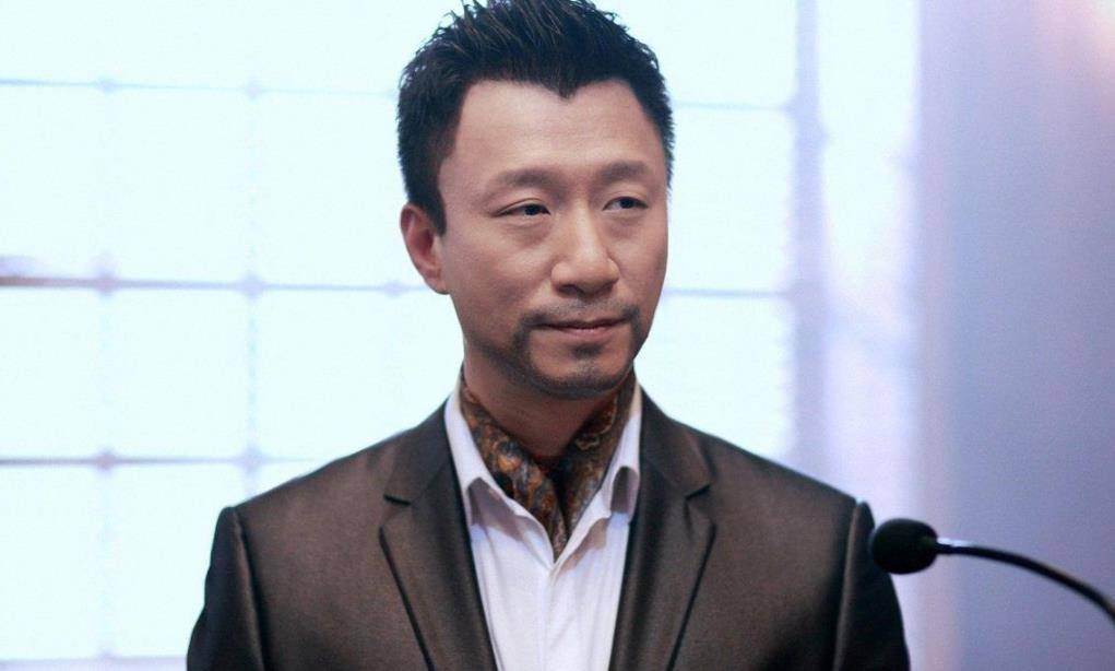 孙红雷:凭霹雳舞出道,曾是童年阴影吓哭小孩,如今粉丝大喊颜王_丁嘉丽