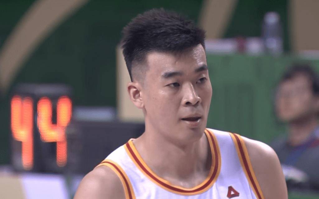 怒砍0分5失误6犯规,坑惨了球队_深圳队_李慕豪_新疆队