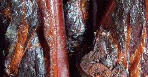 在冰箱里保存了一年的腊肉，到底还可不可以吃？说出来你可能不信(图1)