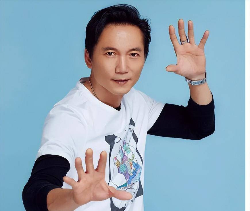 个徒弟,一个现在是一线巨星,另一个在家躺着数钱_邹兆龙_彭于晏_动作
