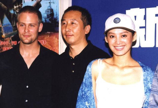 后来,两人感情并不好,宁静因绿卡失效,与老公常年两地分居,感情遭遇