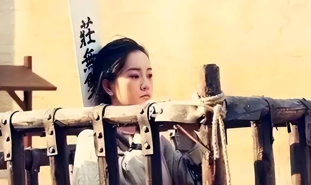 所以,从中可看出当人被斩首后,是头部觉得身体不见了.