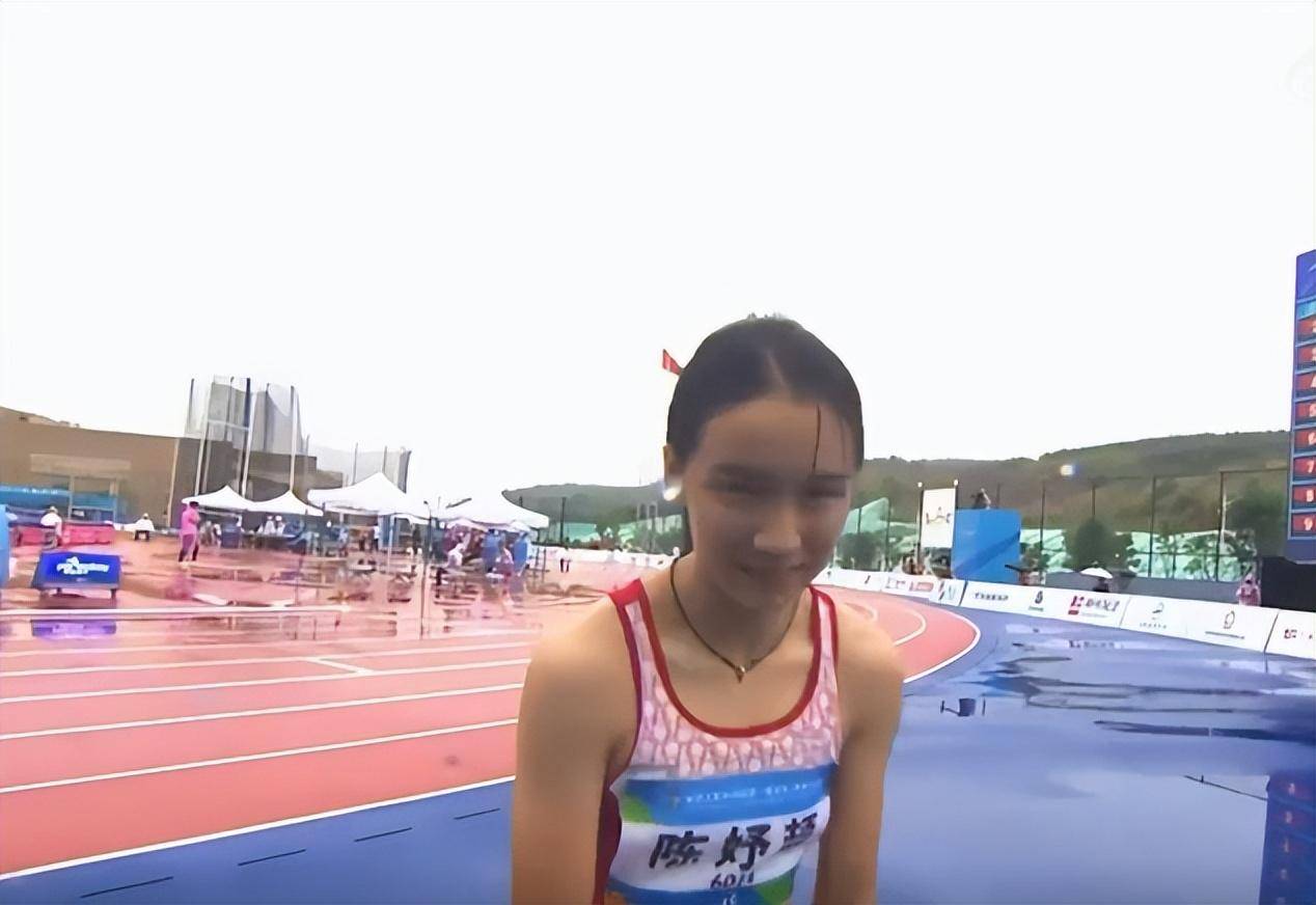 中国14岁百米天才少女超葛曼棋,父母都是短跑高手