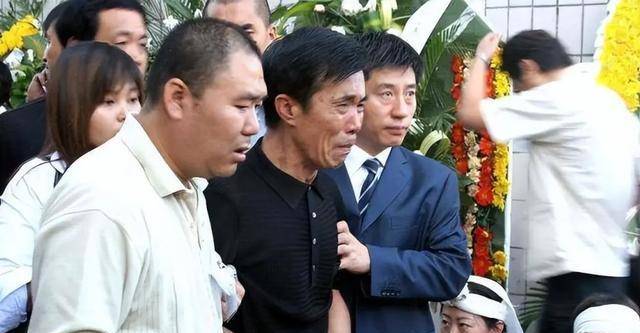 回顾何庆魁儿子曝老父亲花费,称:父亲嫖不动了,每月一万就够花_高秀敏