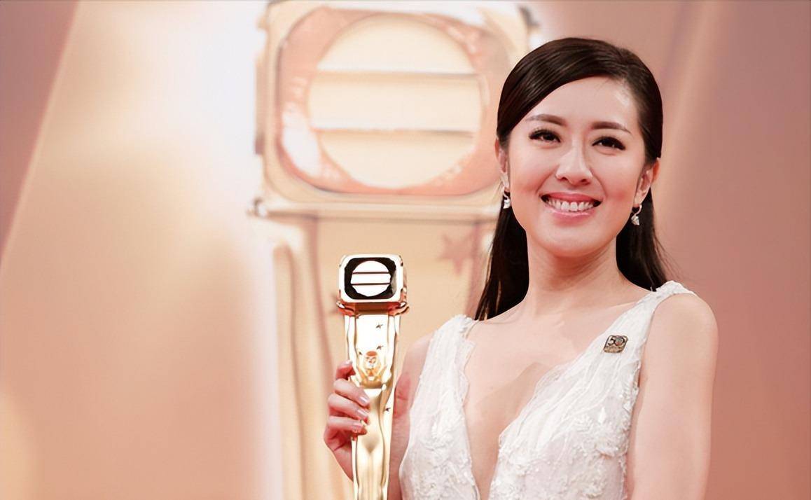 唐诗咏用20年从小演员到tvb一姐,如今却主动离巢,拒绝高层挽留_舞台剧