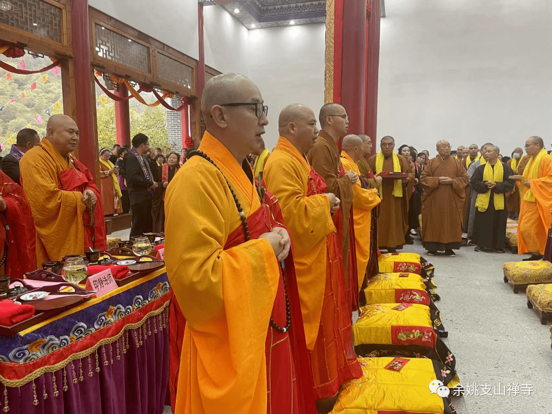 来自全国各地的法师,居士及本地信众近2000人参加了支山禅寺开光盛典