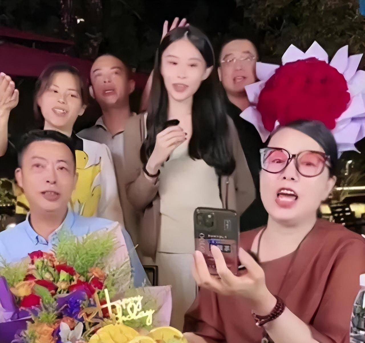 郭威妻子田静频繁开播遭吐槽,罕见回怼买粉质疑超硬气_直播_支持_生活