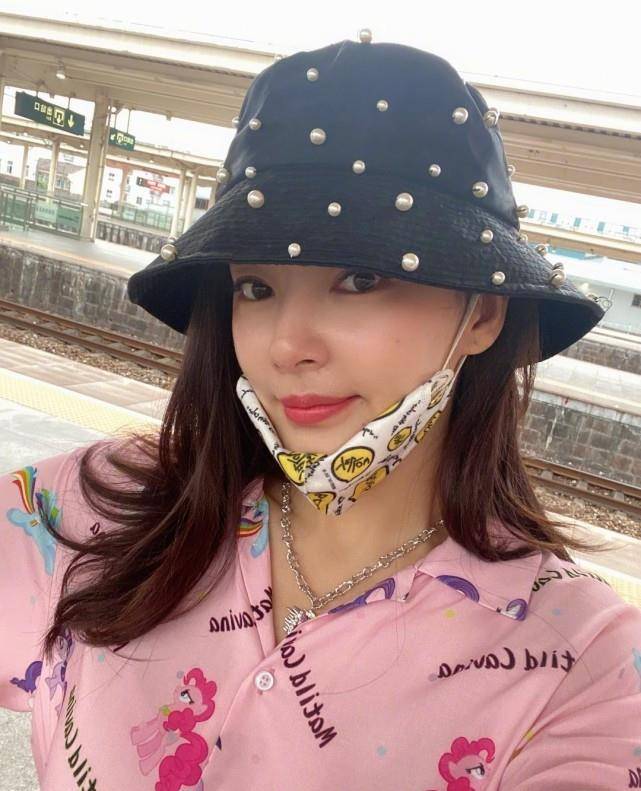 张雨绮发文:眼光不好,疑似回应辛巴出镜内涵,官方回应:不知情_直播