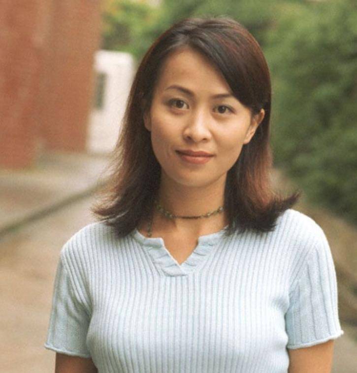 明明长了一张相似的脸,一个帅一个"土",颜值差距太大了_刘嘉玲_张国荣