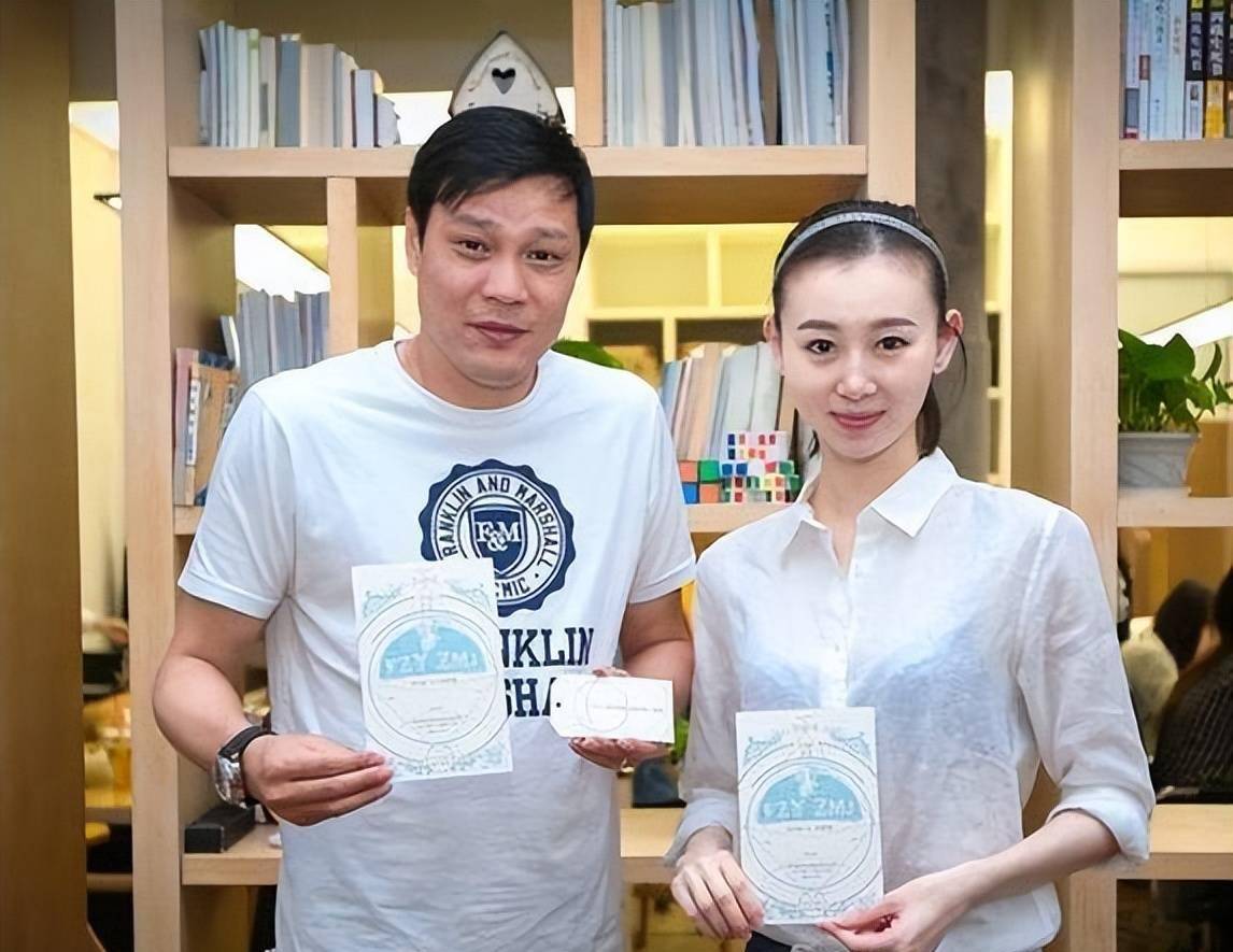 作为范志毅的第三任妻子,张梦瑾与丈夫年龄相差17岁.