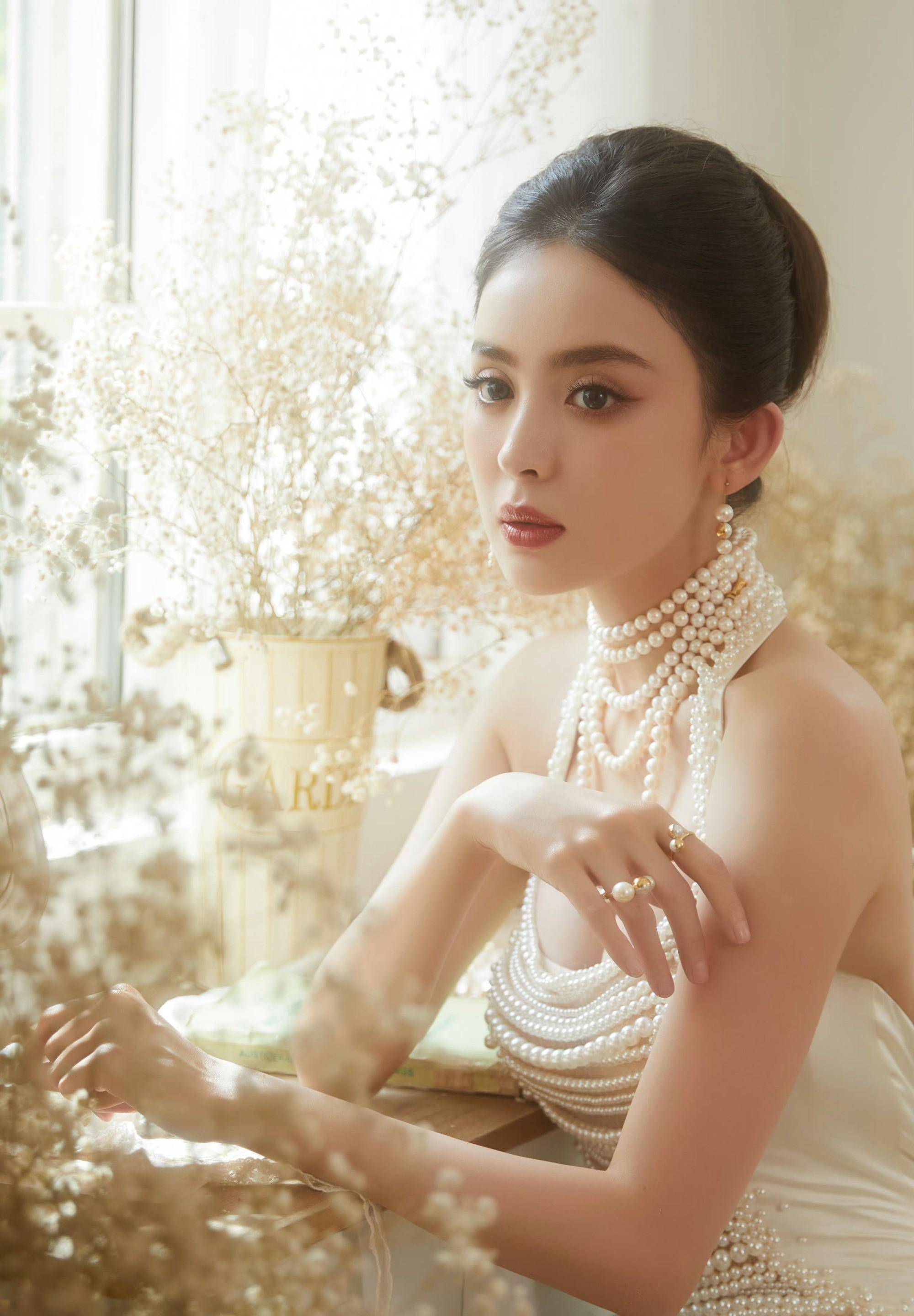 古力娜扎视觉冲击力很强,这个造型非常漂亮!_风格_时尚_服装