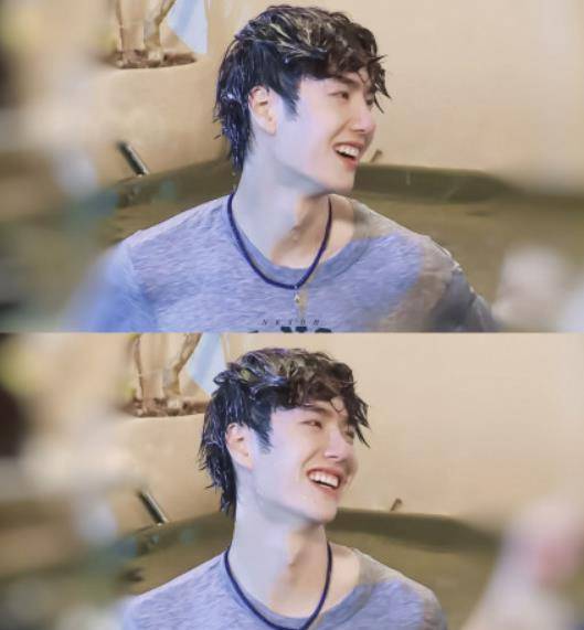 王一博撩人湿发魅力难挡,出水耶啵瞬间切换青春感,秒变禁欲系男神