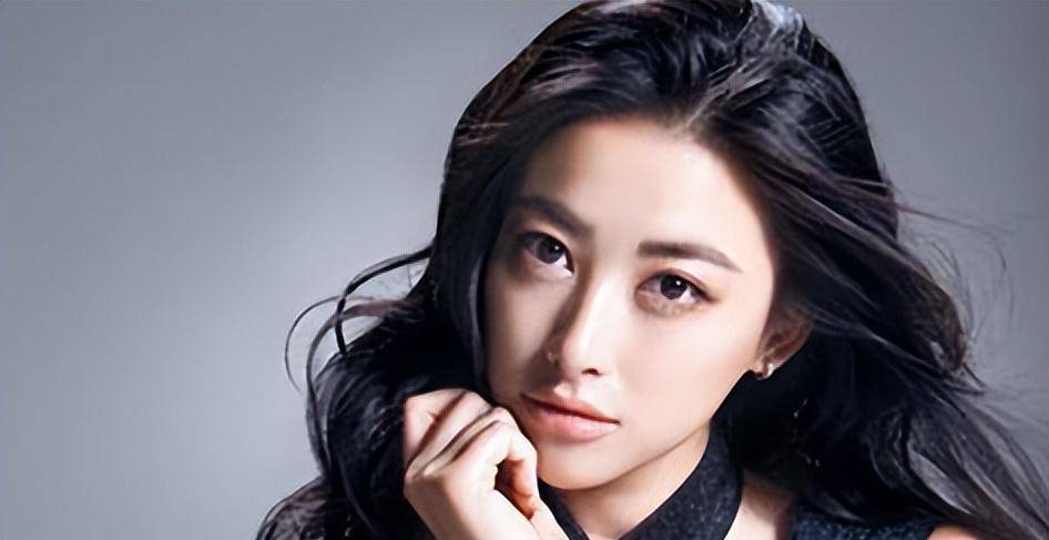 032011年,朱朱与刘德华合作电影《我知女人心》,帮助他正式打开了演艺