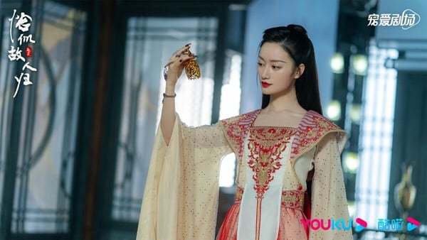 周也好适合,赵露思惊喜,这位疯批美人不输迪丽热巴_图片_角色_来源