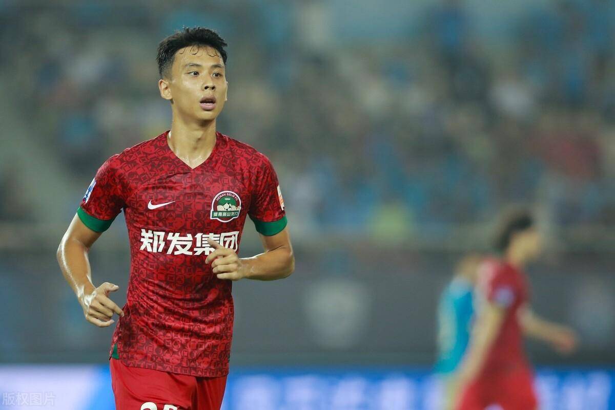 河南队30号若能兑现天赋,萨尔科这个冬天就不用四处寻找中场球员