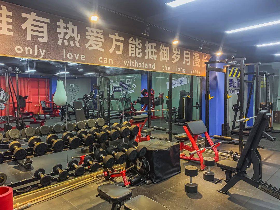 14岁钻进健身房撸铁20年,武汉藏着一位"变形金刚"_李欢_比赛_身体