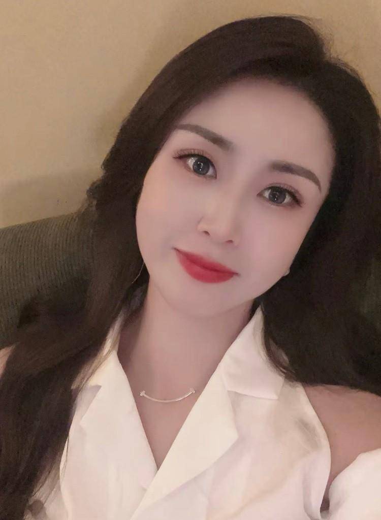 肤白漂亮姐姐大展迷人魅力!_大姐_皮肤_气质