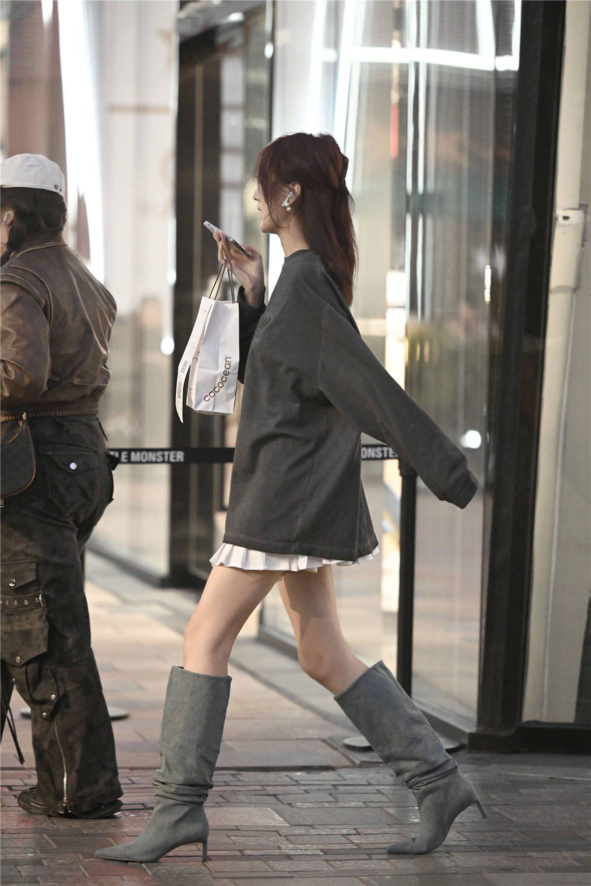 秋冬季节的长靴搭配,过膝的好看,还是不过膝更受欢迎呢?