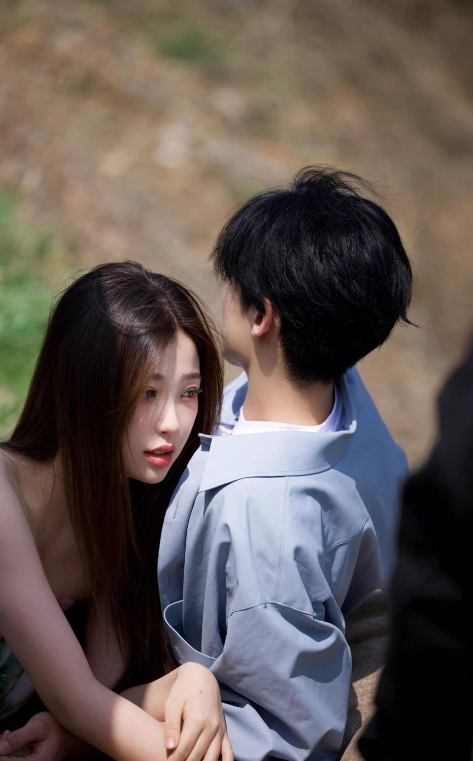 王鹤棣直播疑似打电话给虞书欣,粉丝猜测不断_女友_时间_消息