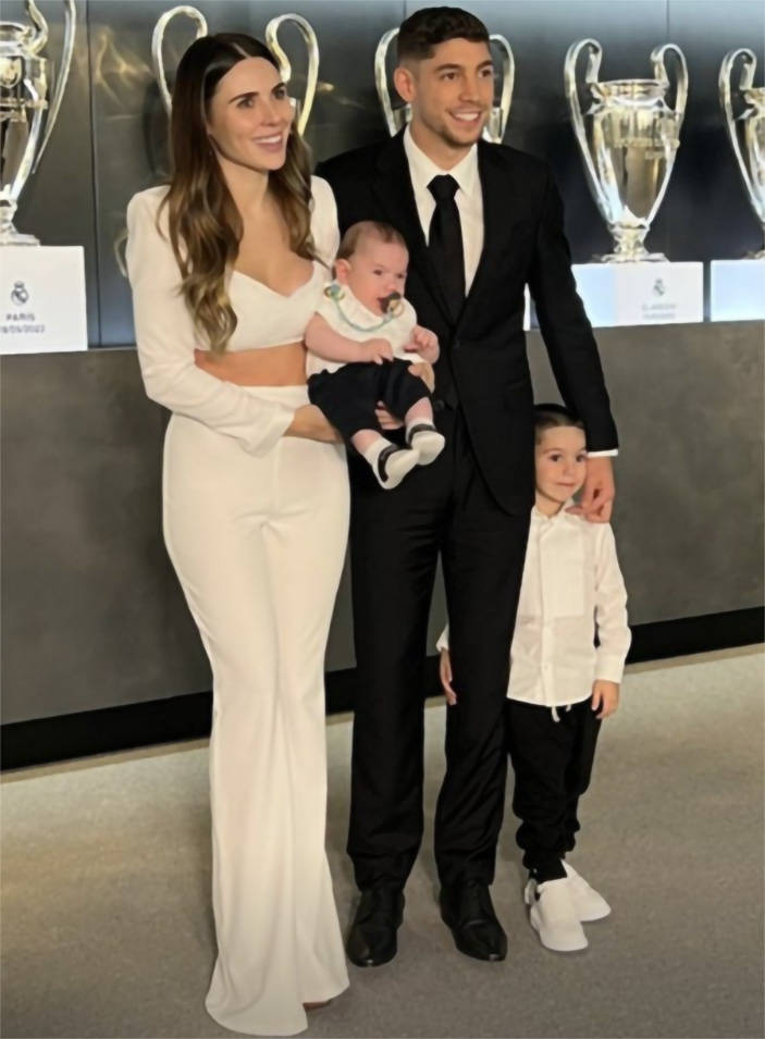 派对,但在皇马赢得比赛后补办了一场,参加派对的皇马球员包括莫德里奇