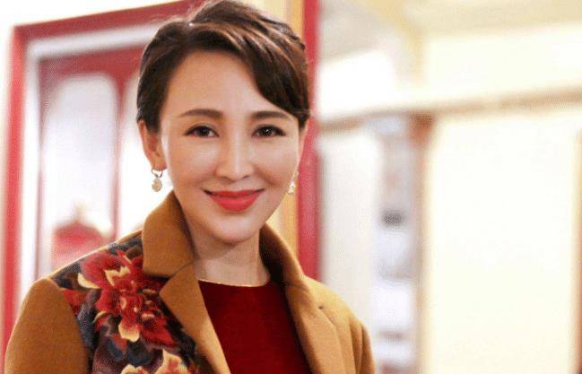 从小就有一个演员的梦想,还有过北漂的经历,如今家庭事业双丰收_丽娜