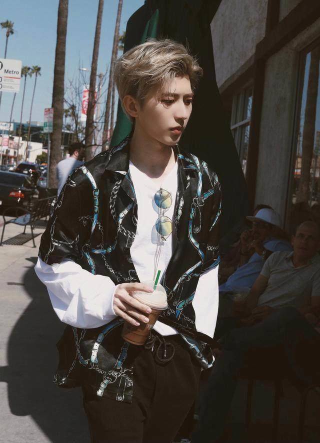 可以说一个张的比一个帅气,而且年龄都还很小,蔡徐坤就是其中的一个