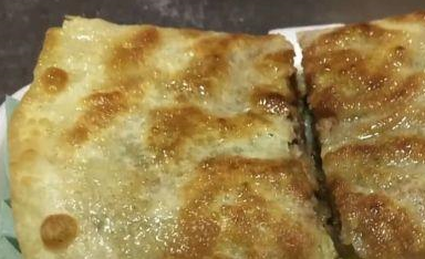 街头卖河南特色小吃羊肉炕馍 羊肉很多吃着特过瘾_羊油_菜煎饼_地区