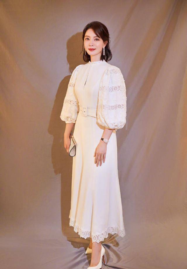 42岁陈数的日常穿搭,教你如何变得优雅动人_年龄段_颜色_红色