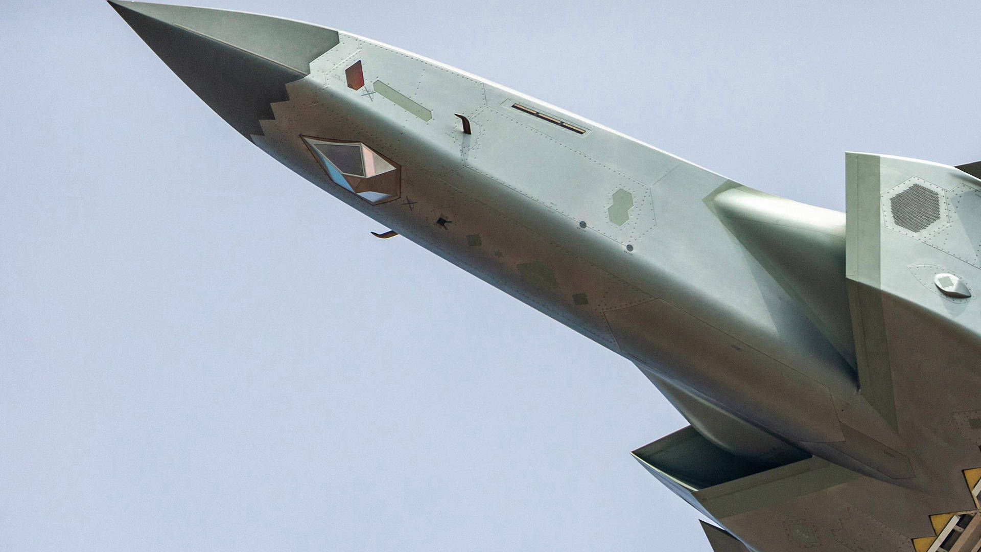 歼-16也配置有同类装置,所以这也是后者能够发现隐身目标的装备能力