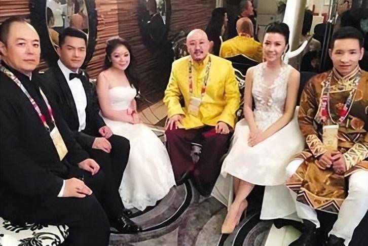 侯俊杰更是一语道破张铁林的伎俩:"以我对张铁林的了解,他从来不是
