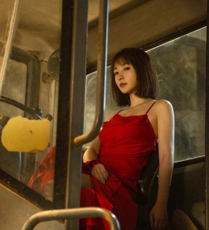 在一次次的嘲笑和挫折中,谁能想到当初柳岩还只是个初中学历的乡下妹?