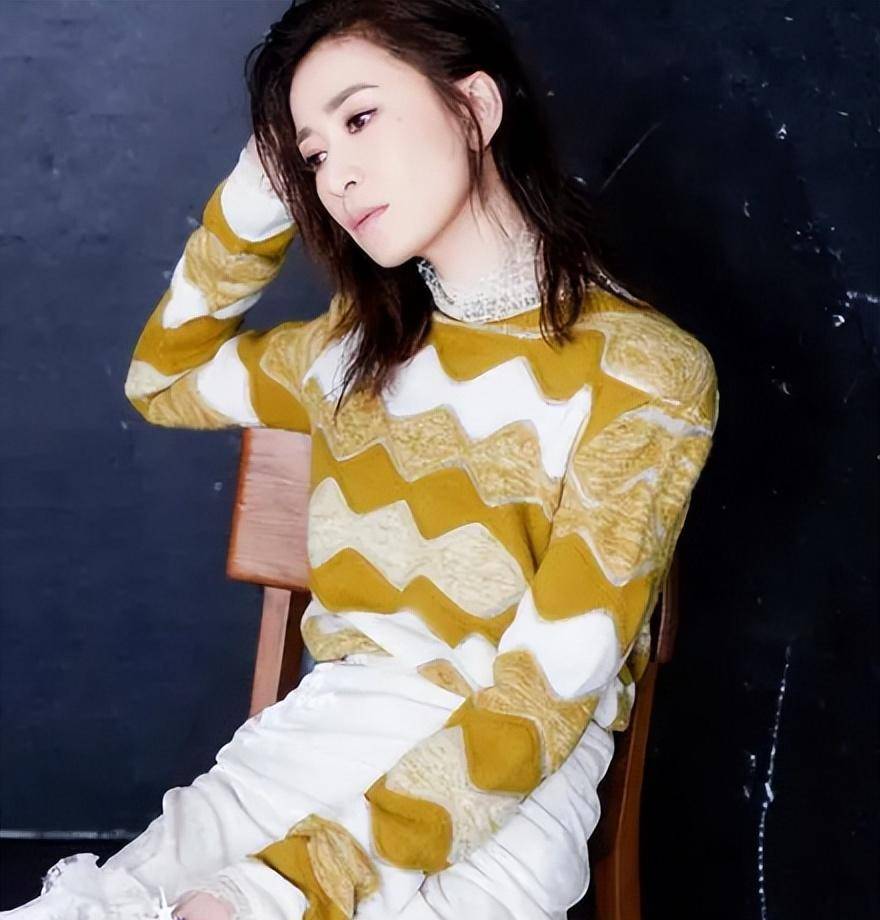 48岁"孤身一人"的佘诗曼,活成了人生赢家_陈浩民_郑嘉颖_关系