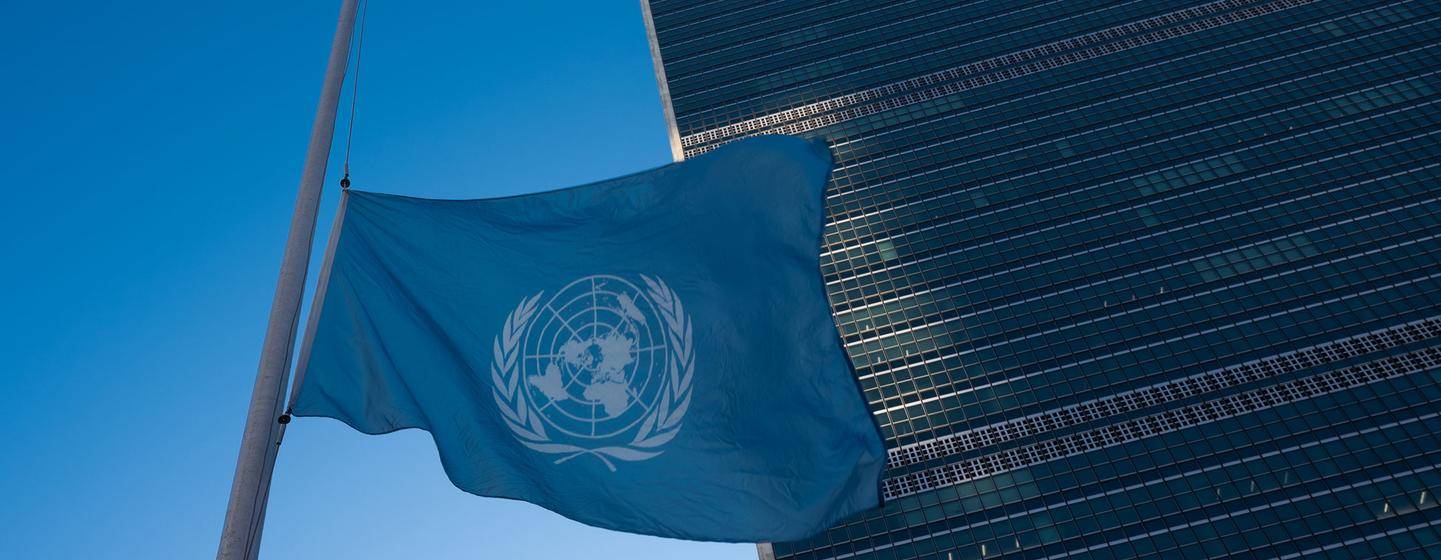 联合国降半旗悼念在巴以冲突中牺牲的101名工作人员