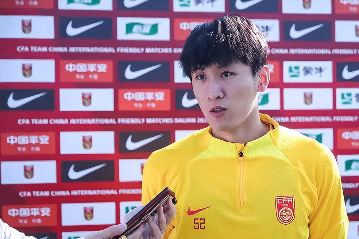 谢文军在中超第30轮的时候,遭遇了鼻梁骨折倒霉事件,但是为了能进国家