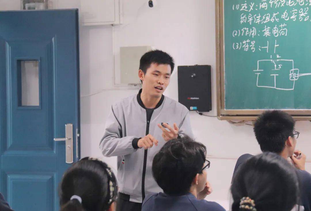 物理 德兴铜矿中学 汪远峰英语 婺源紫阳中学 曹晓敏数学 婺源文公