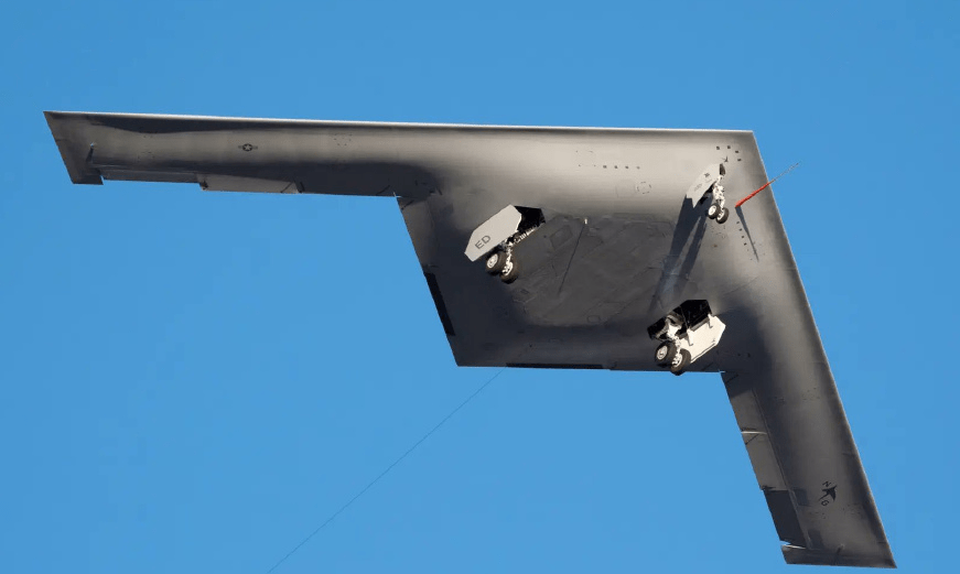 美军b-21轰炸机成功首飞,压力给到中国,解放军如何赢得挑战_中美_战略