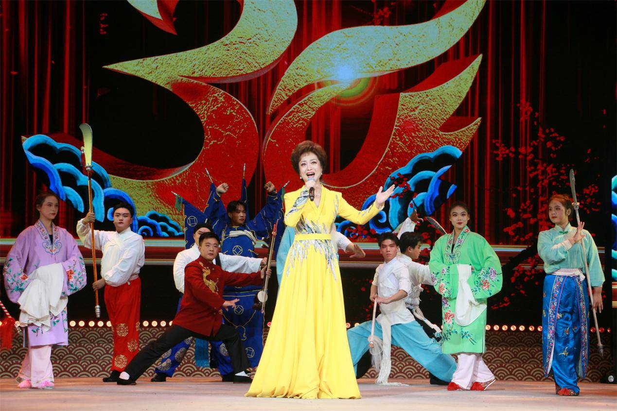 河南小皇后豫剧团成立三十周年专场晚会在郑州隆重举行_王红丽_红梅