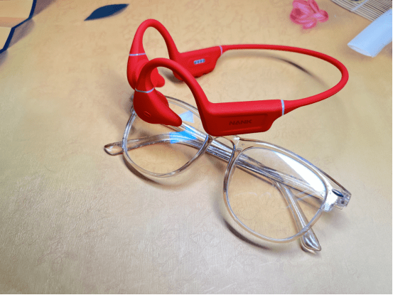 骨传导耳机的危害性有哪些方面，骨传导耳机的危害性和优点详细分析