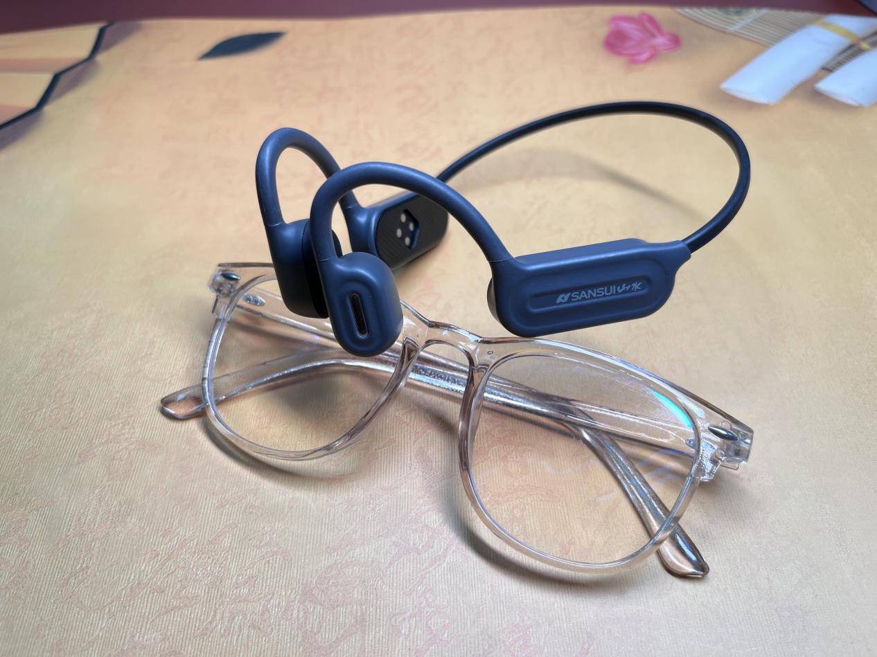 骨传导耳机的危害性有哪些方面，骨传导耳机的危害性和优点详细分析